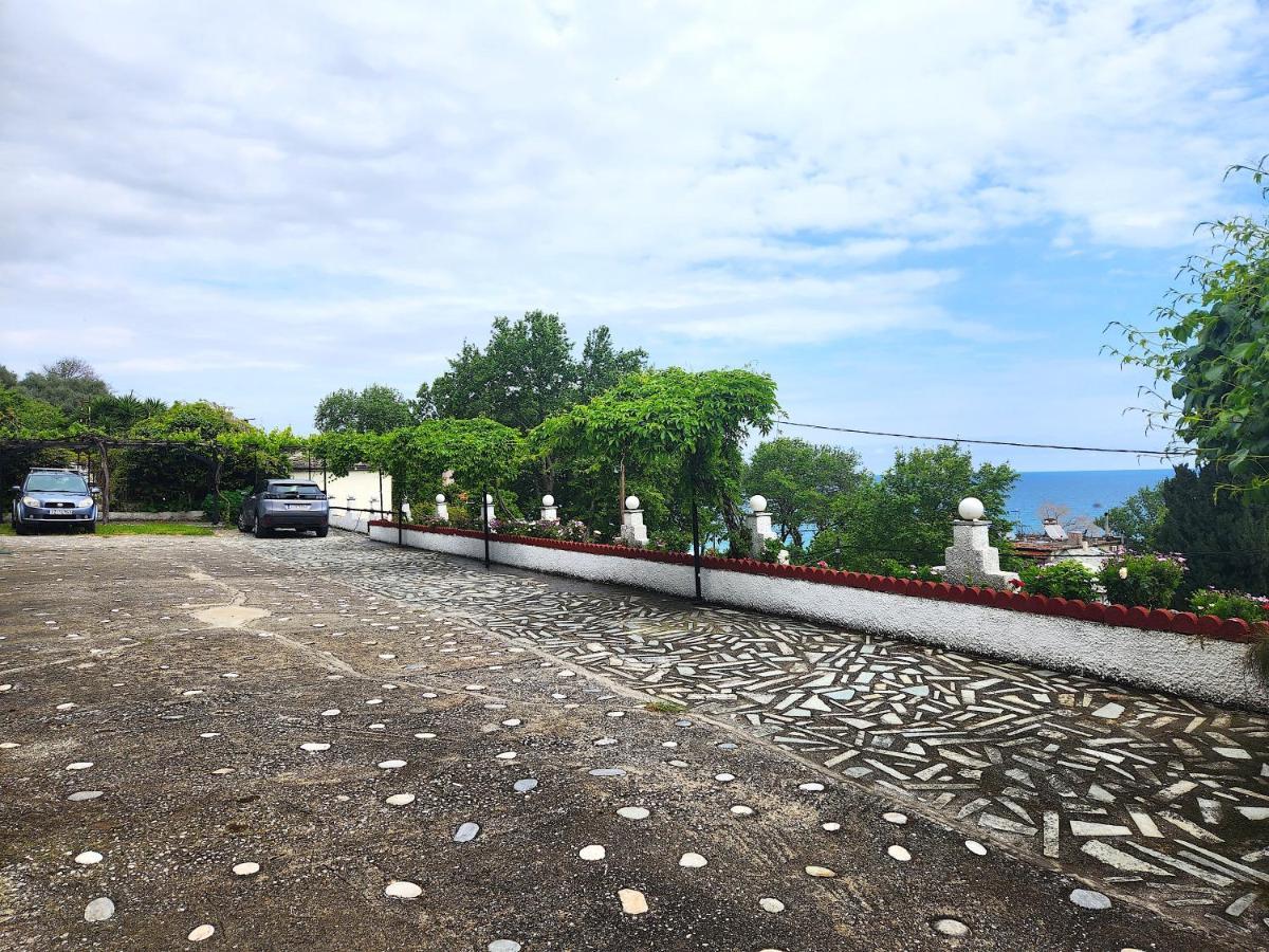 Yalla Chorefto - Hotel & Fun Exterior photo
