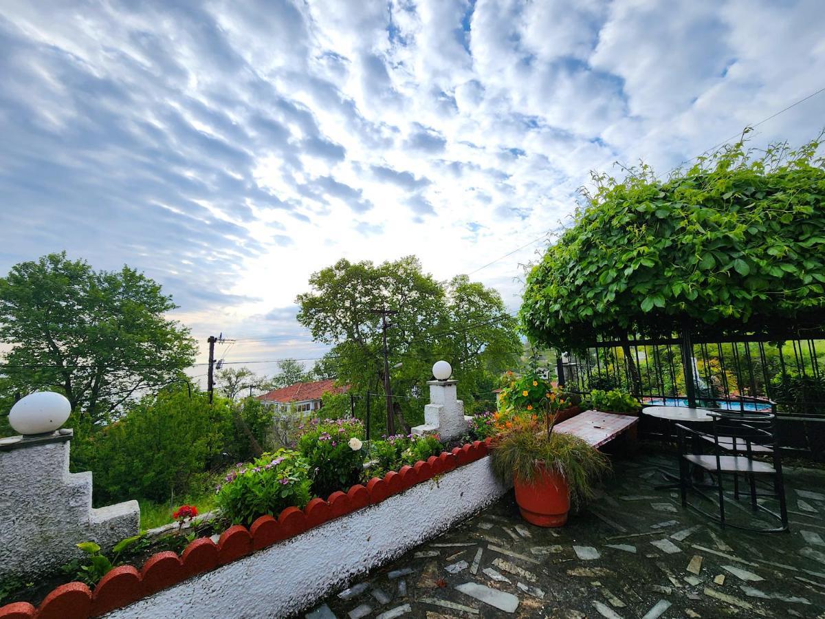 Yalla Chorefto - Hotel & Fun Exterior photo