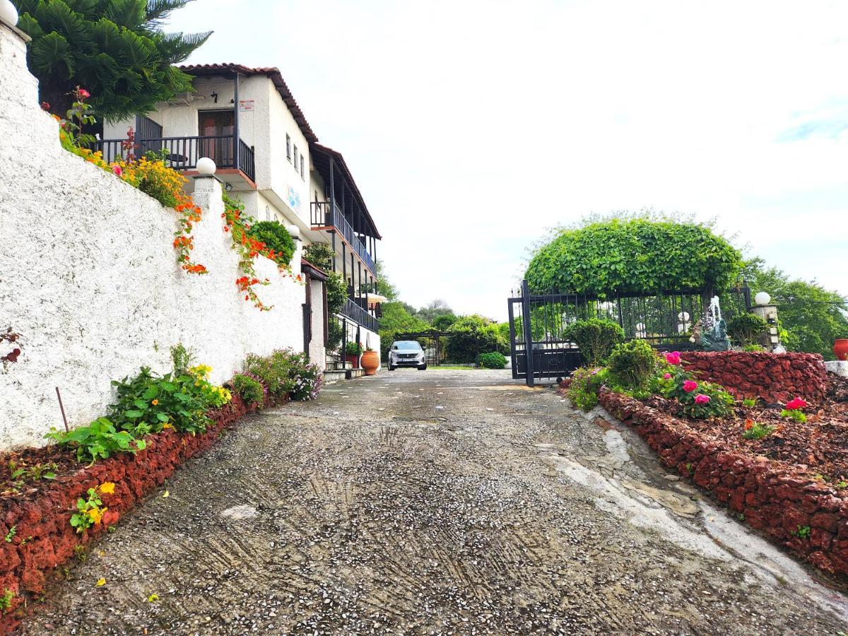 Yalla Chorefto - Hotel & Fun Exterior photo
