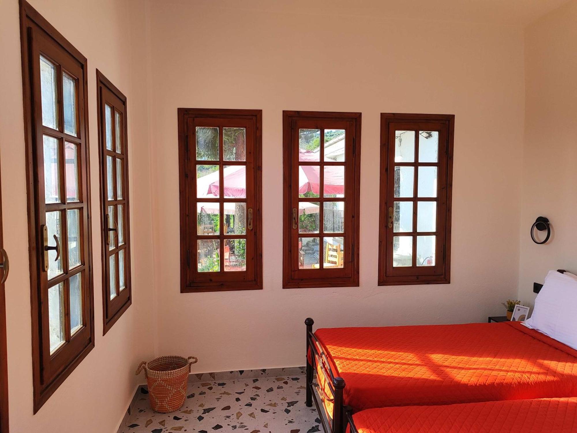 Yalla Chorefto - Hotel & Fun Exterior photo