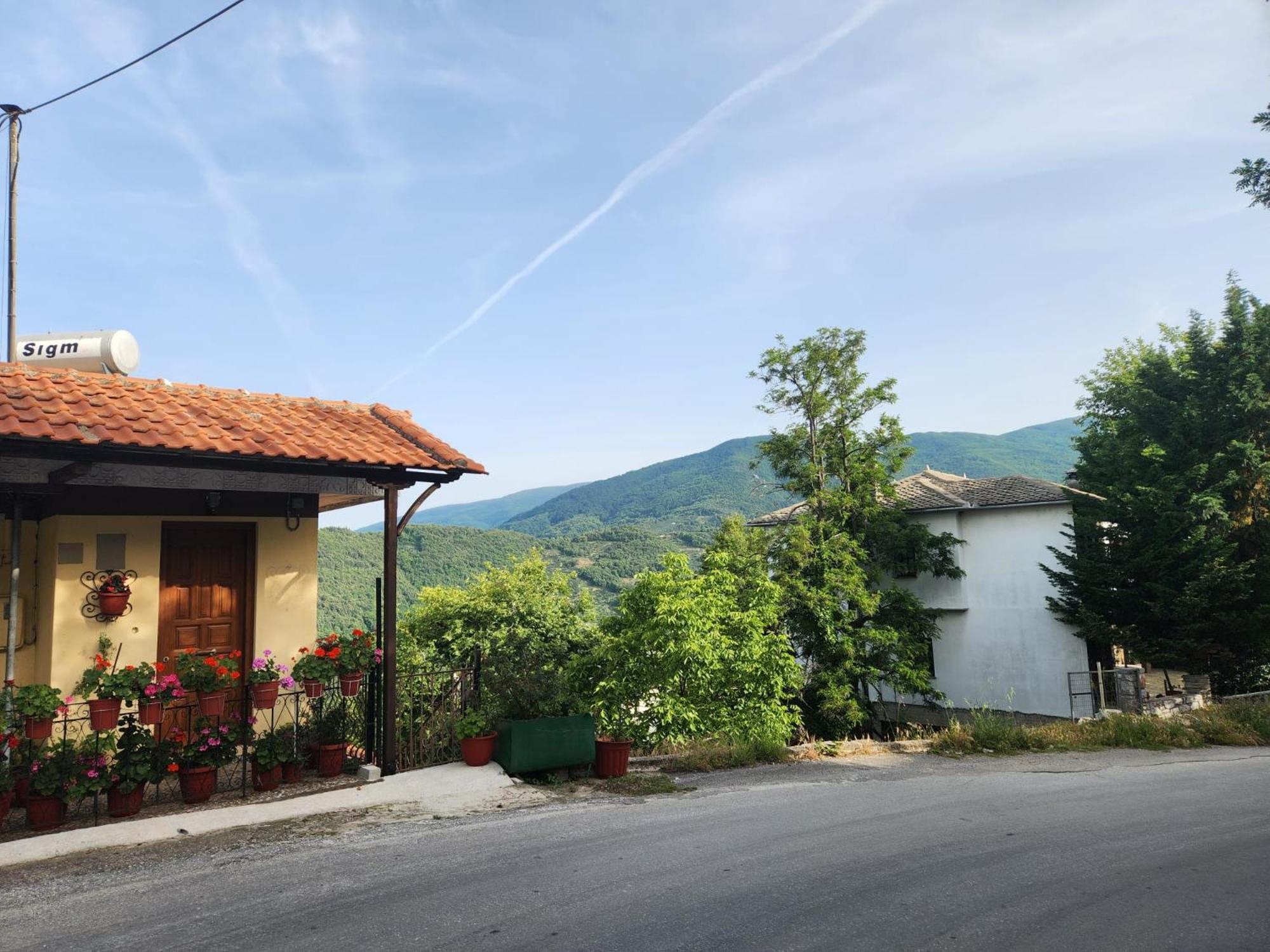 Yalla Chorefto - Hotel & Fun Exterior photo
